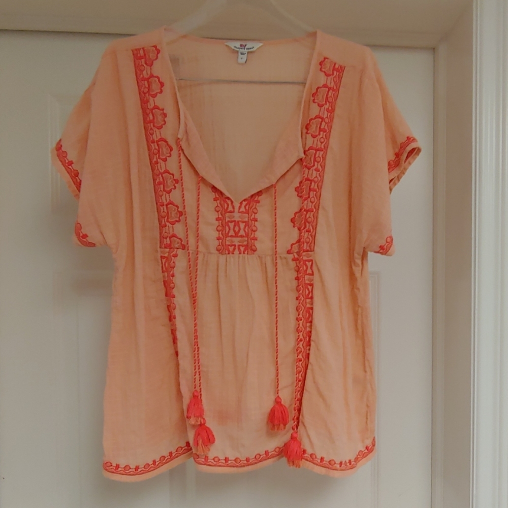 Vineyard vines top